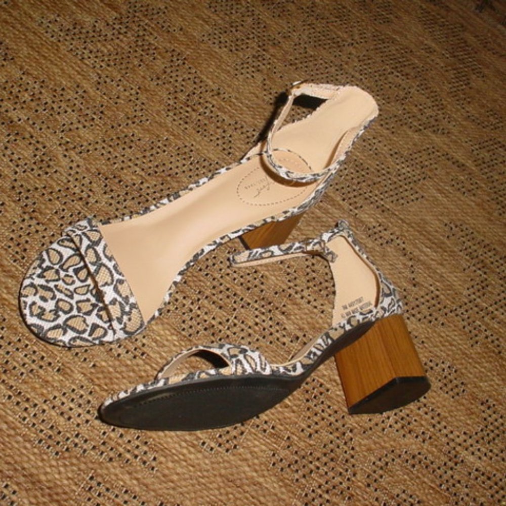 NEW CATO COMFORT CHEETAH PRINT STRAP HEELS SIZE 9